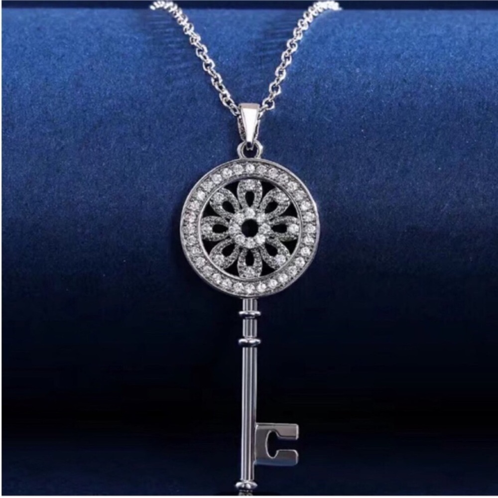 Women’s Silver Plated Key Shaped Cubic Zircon Necklace Flower Dainty Office - Picture 4 of 5